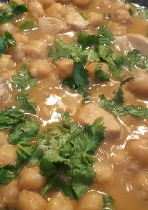 A picture of Murgh cholay(chicken chickpea) curry powder recipe📙🍜.