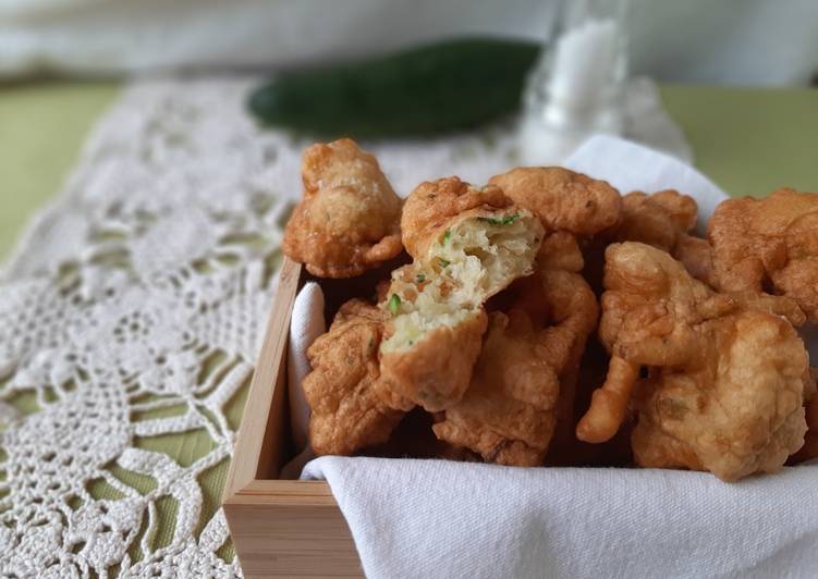 Frittelle salate con fiori di zucchina