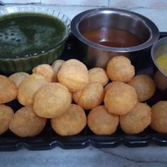 Mumbai ka famous mouth watering street food, Pani puri A picture of Mumbai ka famous mouth watering street food, Pani puri.