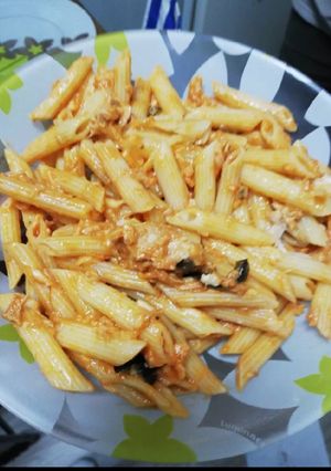 Una foto de Macarrones con atún y aceitunas