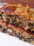 Empanada🥧 con relleno de arveja, huevo🍳, acelga🌿 y puerro🌰...🤔