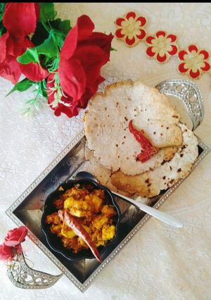 A picture of GLuten Free SORGHUM Flour Garlic Roti (jowar flour garlic Roti).