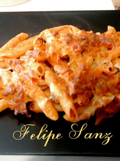 Una foto de Penne a la Boloñesa gratinados