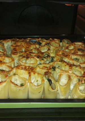 Una foto de Pastel de paccheri rellenos de verdura gratinados