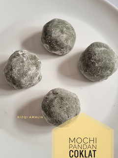 Foto resep Mochi Pandan Cokelat Isi Wafer