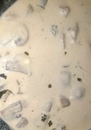 মেথি মালাই মাশরুম (Methi malai mushroom recipe in Bengali) রেসিপির প্রধান ছবি