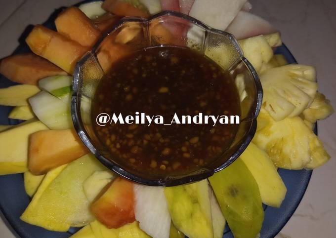 Bagaimana Menyiapkan Rujak Buah Aseli Suroboyo, Enak