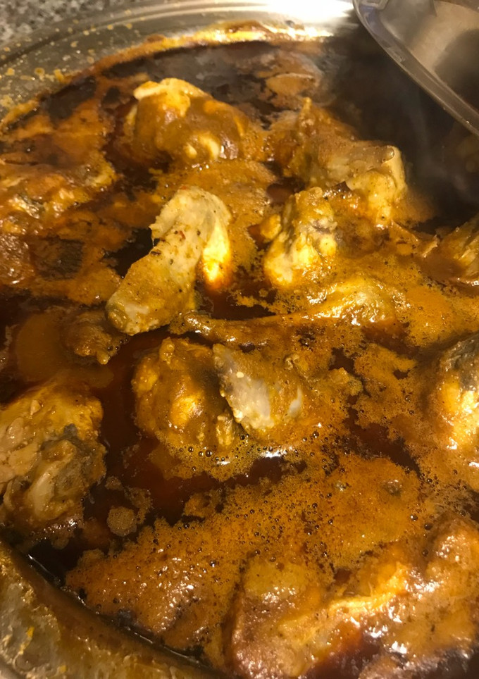 Una foto de Alitas de pollo estilo mole