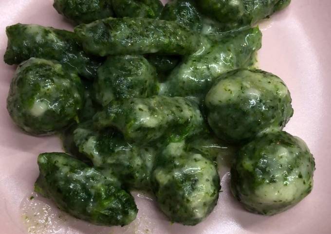 Modo semplice a Preparare Perfetto Gnocchi di spinaci