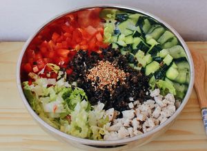 Hình của món Salad ức gà (eat clean).