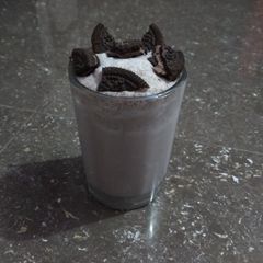 A picture of Oreo chocolate smoothie.