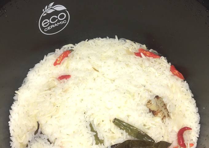 Resep Nasi liwet Sunda rice cooker oleh Mom Ragnar (Lita handi) - Cookpad