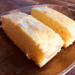 Lemon yoghurt pound cake A picture of Lemon yoghurt pound cake.
