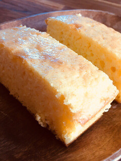 A picture of Lemon yoghurt pound cake.