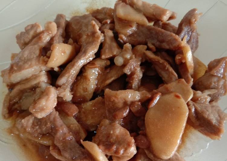 Masakan daging babi tauco