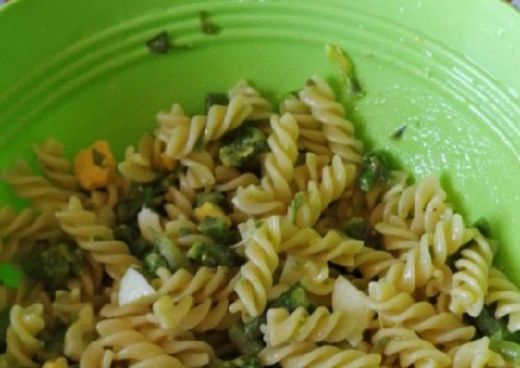 Pasta fredda con uova e asparagi