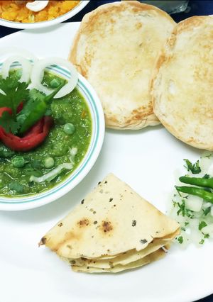A picture of Hariyali Pav Bhaji.