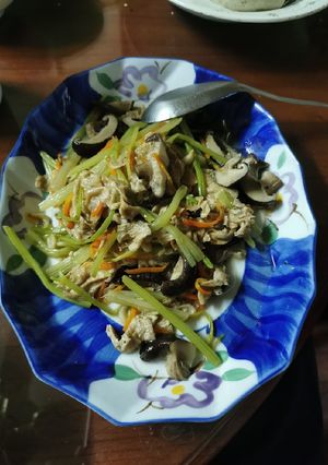 芹菜香菇炒豆皮 的食譜成品照片