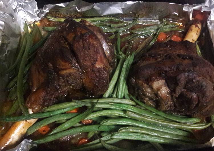 Resep Baked Lamb Shanks Rosemary / Paha Domba Panggang (low carb &amp; keto friendly) yang Lezat