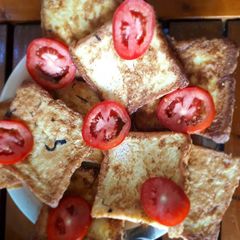 A picture of French toast.