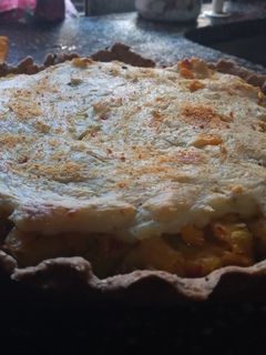 Una foto de Tarta de verduras y salsa blanca 🤯