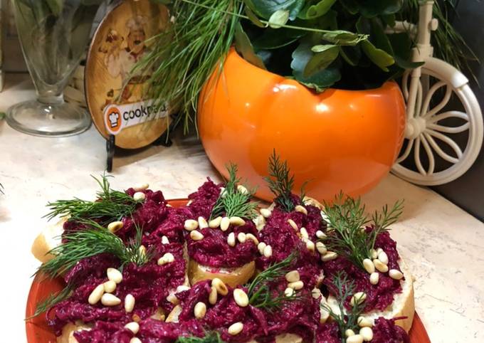 Закуска из свеклы с кедровыми орешками