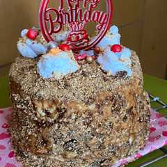 A picture of Kopiko Crumble Velvet Cake.