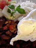 Frejoles Negros con Arroz Blanco y Huevo Escalfado a lo Carmelita