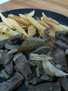 Una foto de Hígado con patatas