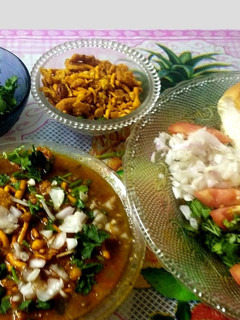 મિસળ પાઉં રેસીપી મુખ્ય ફોટો