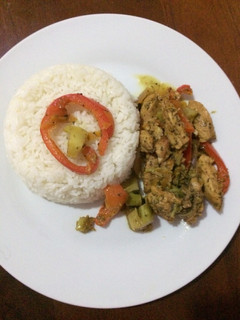Una foto de Pechugas con vegetales 🍅 🌽 🌶