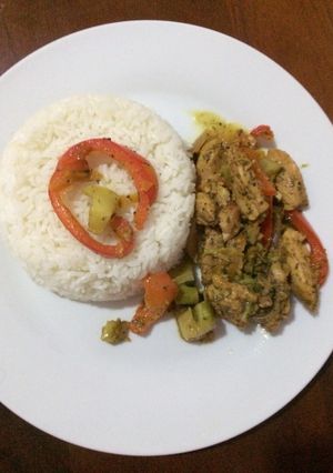 Una foto de Pechugas con vegetales 🍅 🌽 🌶