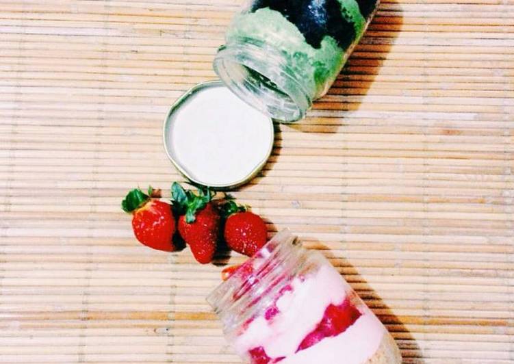 Cara Gampang Membuat No-bake Jar Strawberry Cheesecake, Menggugah Selera