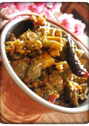 A picture of Beans in poppy paste.