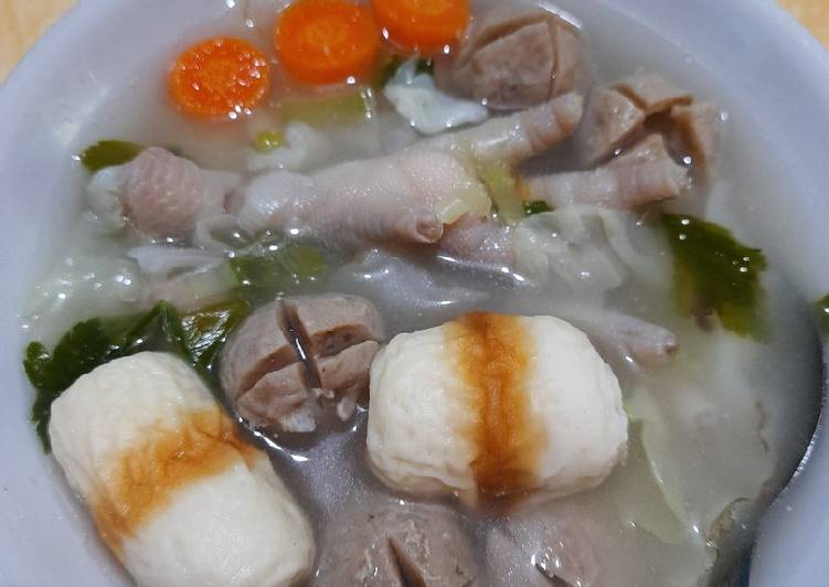Sup Chiceaso (Chikuwa, ceker ayam dan bakso)