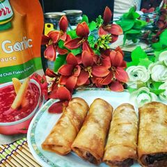 A picture of Chicken tikka cheese rolls.