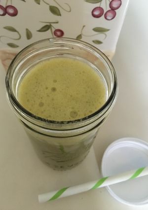 Una foto de Smoothie (Batido) verde para niños-A🐝