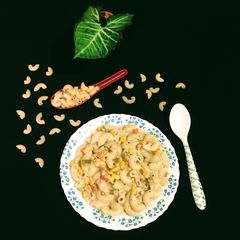 A picture of Pasta in white sauce.