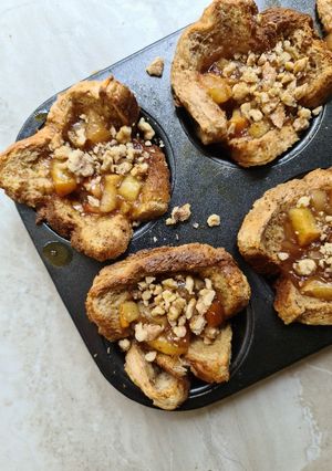 A picture of Apple pie french toast.