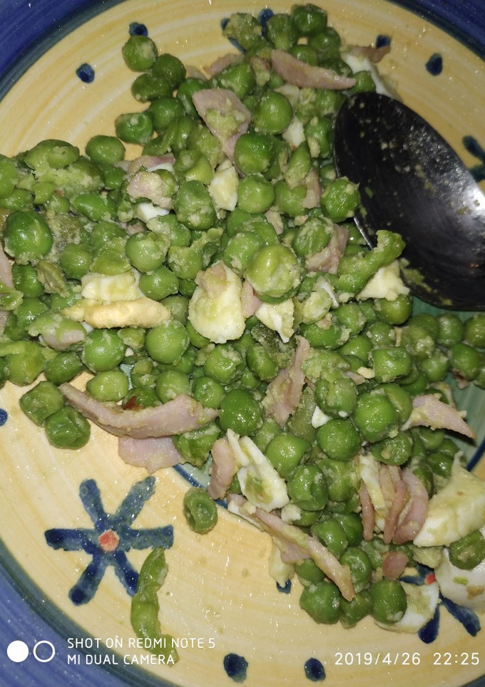 Una foto de Guisantes con huevo y jamón