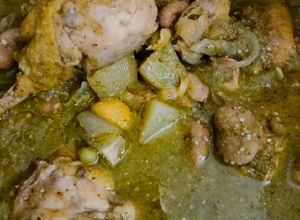 Una foto de Molito verde, con chayote, haba verde y chicharo