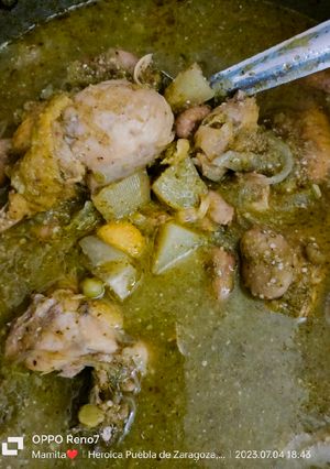 Una foto de Molito verde, con chayote, haba verde y chicharo