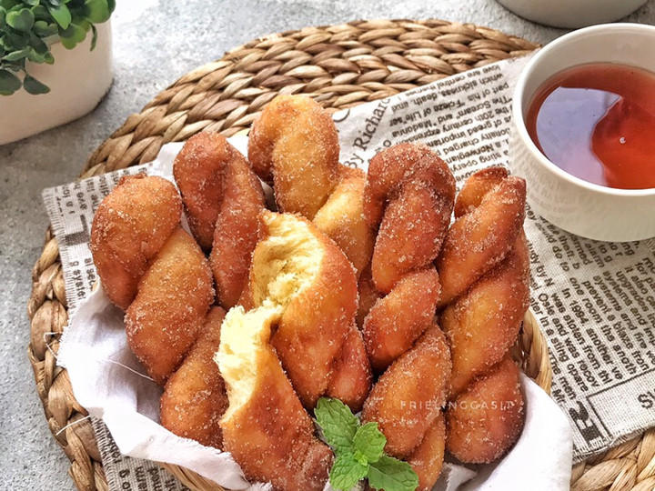 Cara Gampang Menyiapkan Kkwabaegi (donat kepang Korea) Anti Gagal