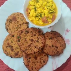 A picture of Methi Onion Kachori.