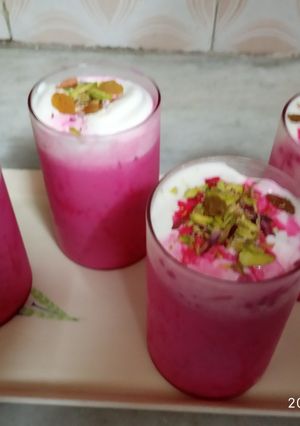 A picture of Ruafza Rose falooda.