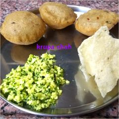 Dinner platter - Kachu and Phulia puri A picture of Dinner platter - Kachu and Phulia puri.