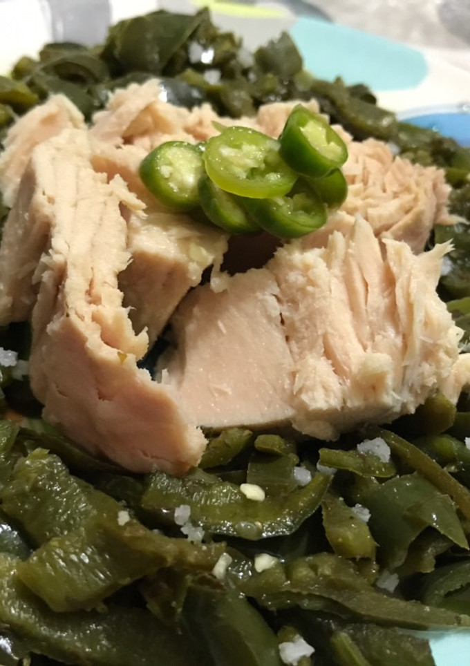 Una foto de Rajas a la vinagreta con atún Albacora. 100% libre de grasa