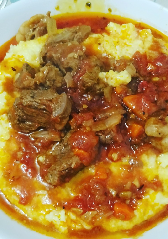 Una foto de Polenta con tuco