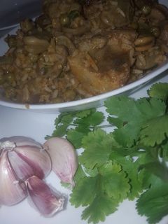 صورة لوصفة تبيخة فول وجلبانة وقرنون وارز 😋