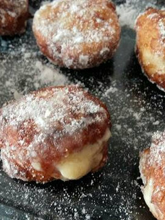 Una foto de Buñuelos rellenos de crema